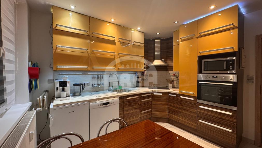 Priestranný 5- izbový byt na sídlisku Východ v Michalovciach