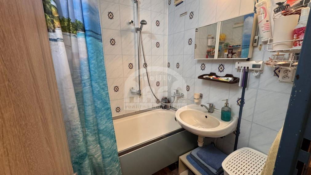 Priestranný 5- izbový byt na sídlisku Východ v Michalovciach