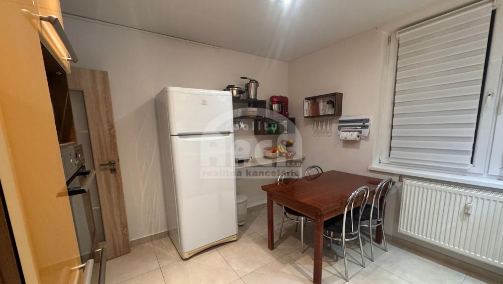 Priestranný 5- izbový byt na sídlisku Východ v Michalovciach