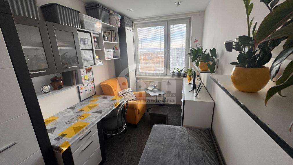 Priestranný 5- izbový byt na sídlisku Východ v Michalovciach