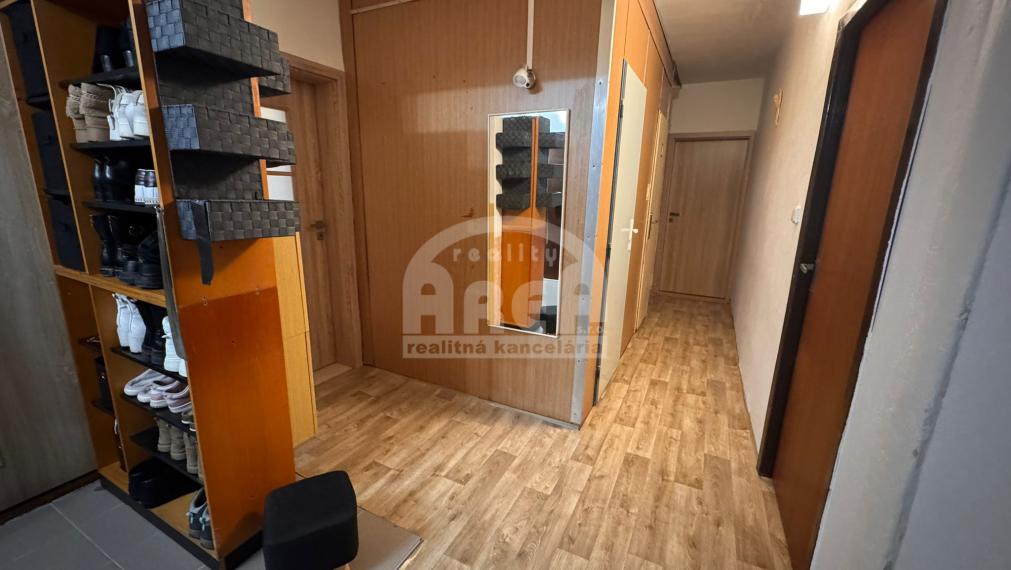 Priestranný 5- izbový byt na sídlisku Východ v Michalovciach