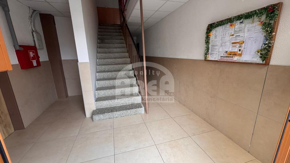 Priestranný 5- izbový byt na sídlisku Východ v Michalovciach