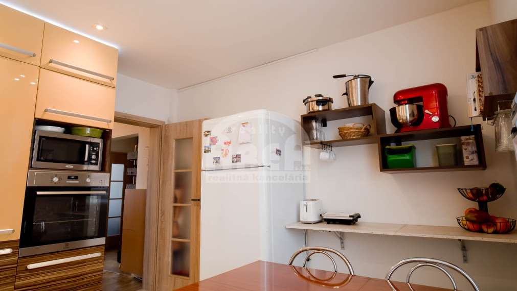 Priestranný 5- izbový byt na sídlisku Východ v Michalovciach