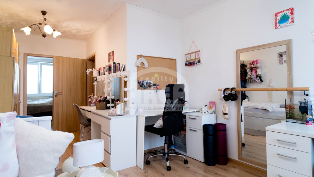 Priestranný 5- izbový byt na sídlisku Východ v Michalovciach