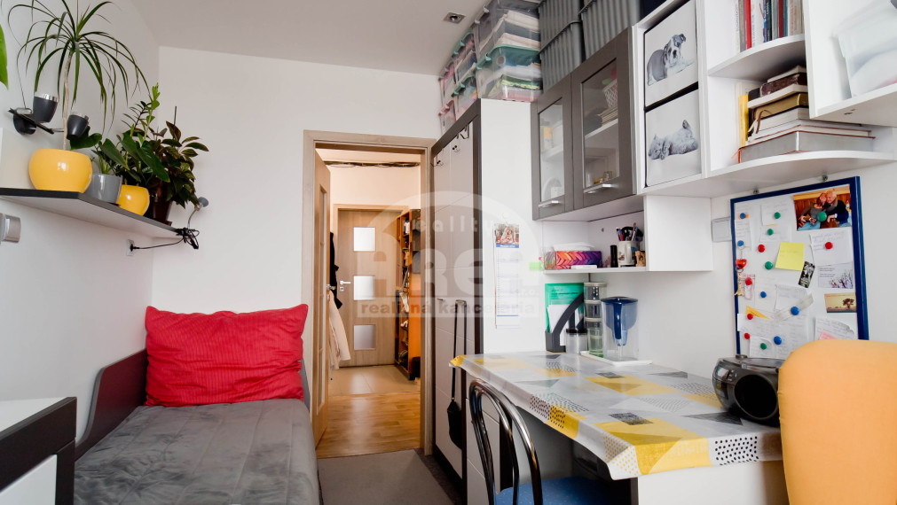 Priestranný 5- izbový byt na sídlisku Východ v Michalovciach