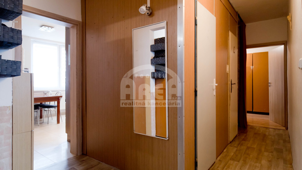 Priestranný 5- izbový byt na sídlisku Východ v Michalovciach