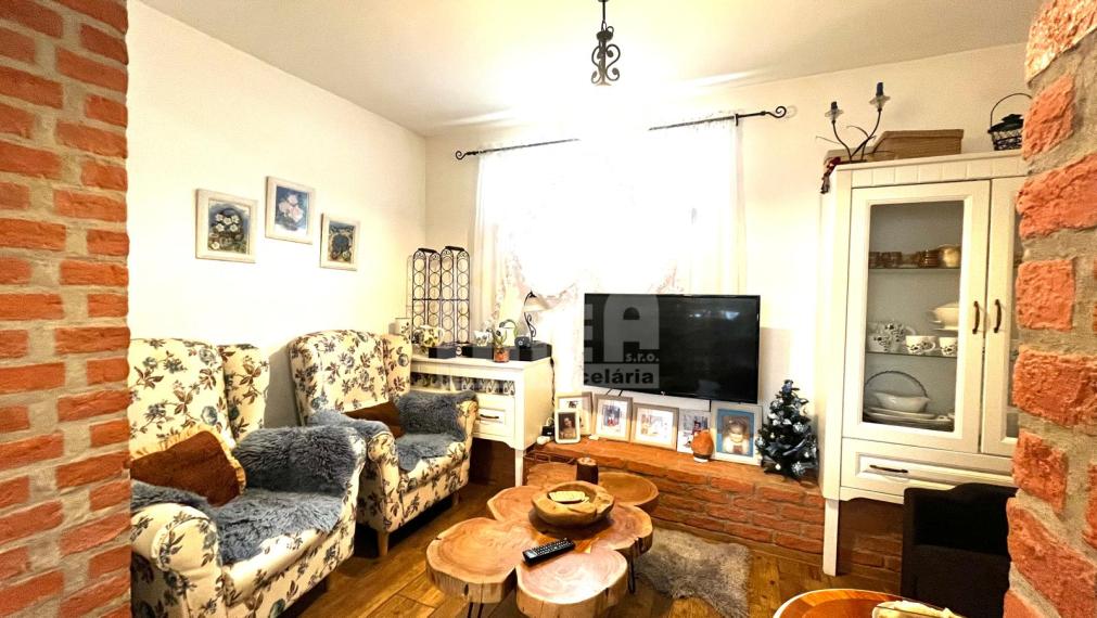 Dvojpodlažná murovaná chata na Zemplínskej Šírave