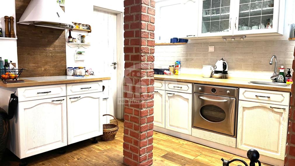 Dvojpodlažná murovaná chata na Zemplínskej Šírave