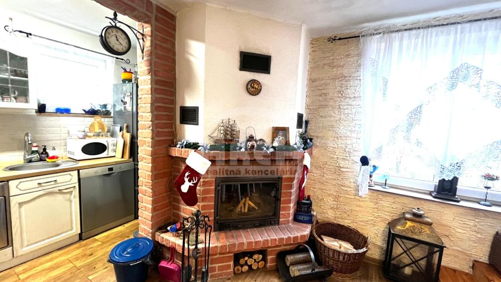 Dvojpodlažná murovaná chata na Zemplínskej Šírave