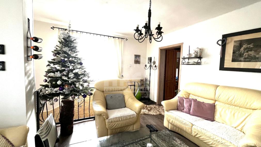 Dvojpodlažná murovaná chata na Zemplínskej Šírave