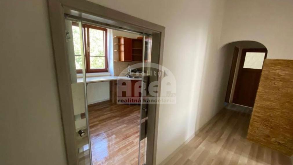 Tehlový 3- izbový byt priamo v centre mesta Michalovce