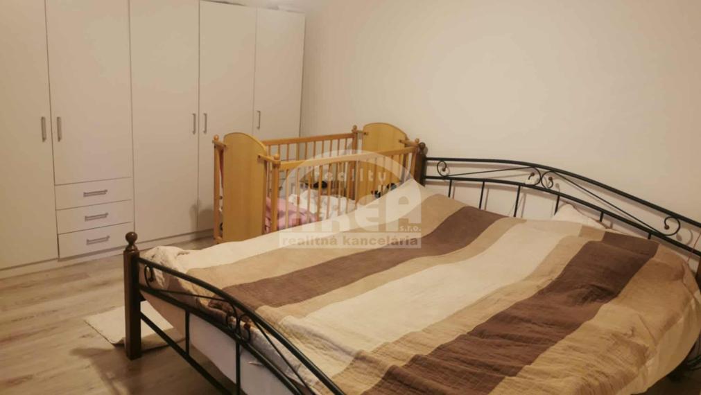 Rodinný dom s krásnym pozemkom  v obci Petrikovce