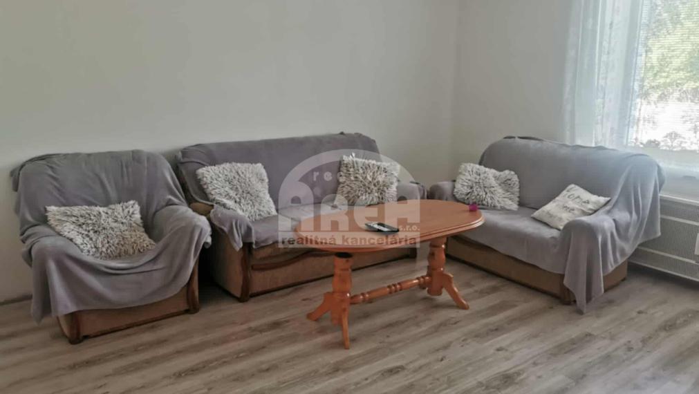 Rodinný dom s krásnym pozemkom  v obci Petrikovce