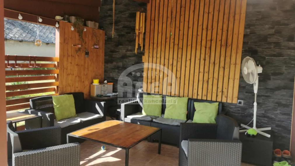 Rodinný dom s krásnym pozemkom  v obci Petrikovce