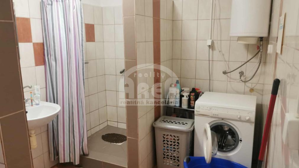 Rodinný dom s krásnym pozemkom  v obci Petrikovce