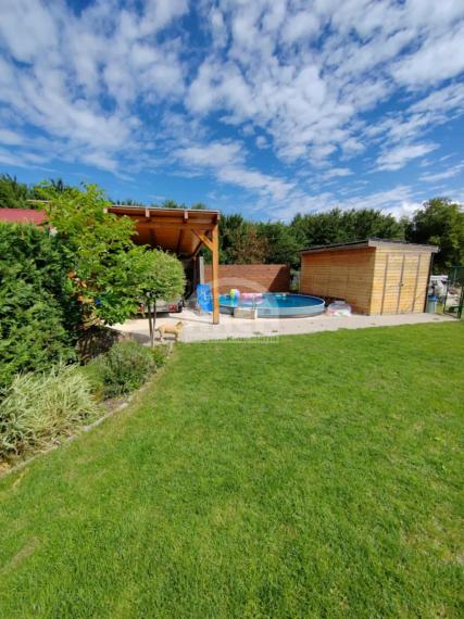 Rodinný dom s krásnym pozemkom  v obci Petrikovce