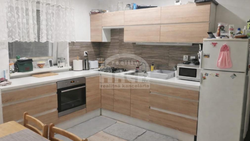 Rodinný dom s krásnym pozemkom  v obci Petrikovce