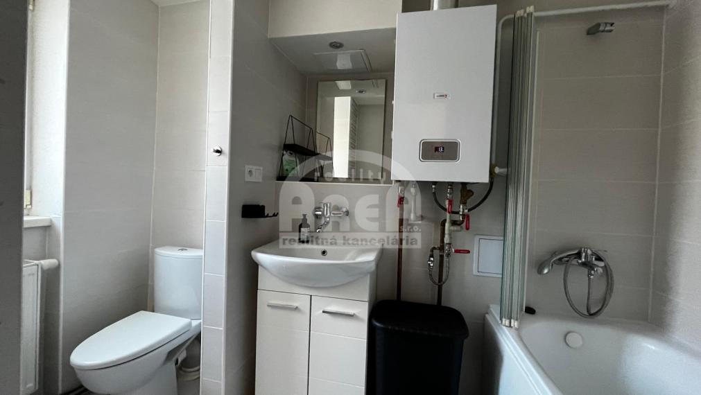 Na prenájom tehlový 2- izbový byt v širšom centre mesta Mi