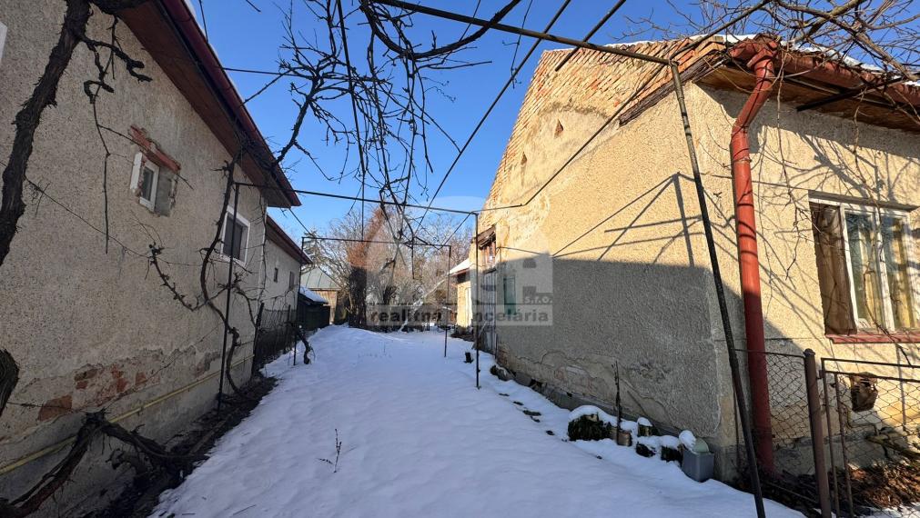 Pozemok so starším domom v obci Veľké Revištia