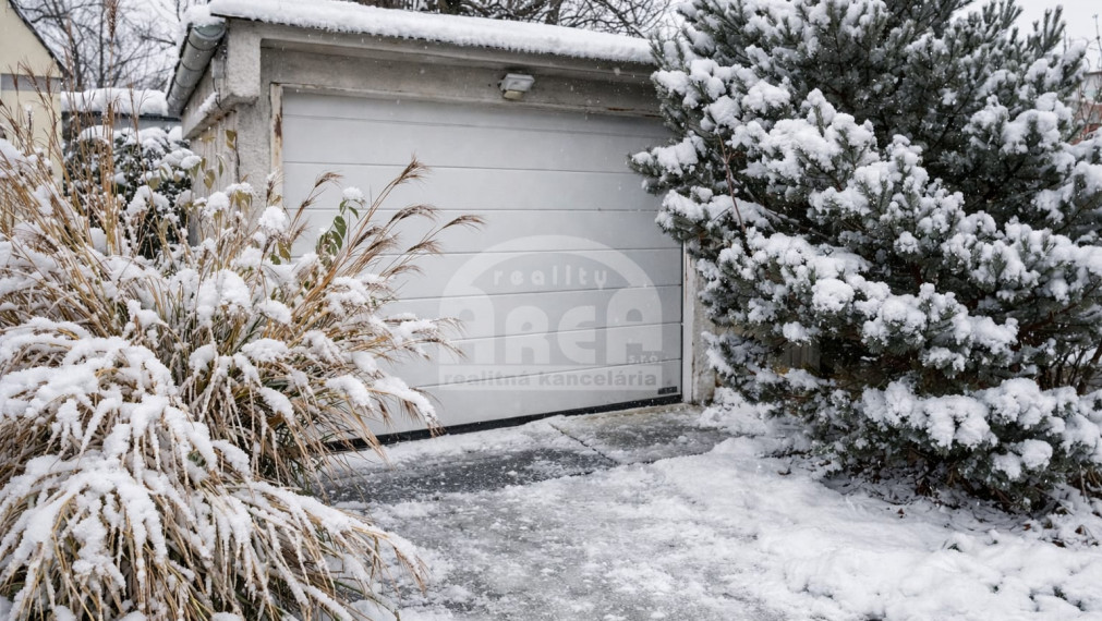 Tehlový 3- izbový byt s pozemkom na ulici S. Chalupku v Mi