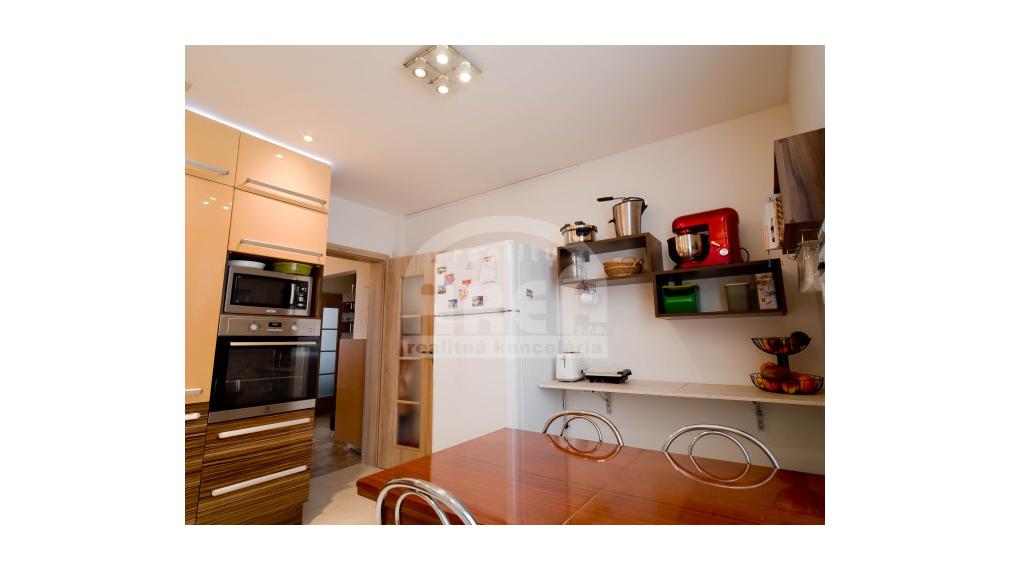 Priestranný 5- izbový byt na sídlisku Východ v Michalovciach