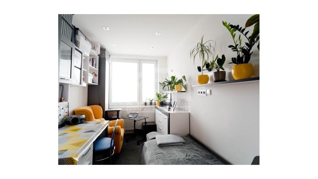 Priestranný 5- izbový byt na sídlisku Východ v Michalovciach