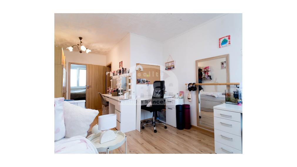 Priestranný 5- izbový byt na sídlisku Východ v Michalovciach