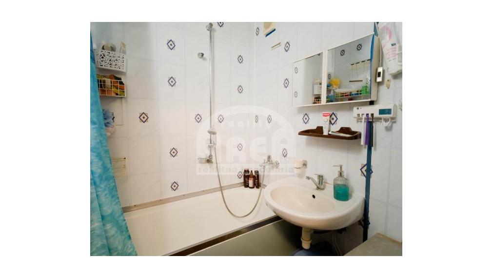 Priestranný 5- izbový byt na sídlisku Východ v Michalovciach