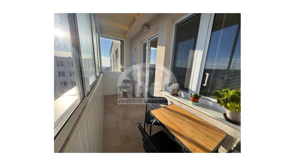 Priestranný 5- izbový byt na sídlisku Východ v Michalovciach