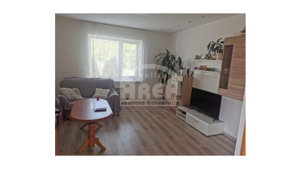 Rodinný dom s krásnym pozemkom  v obci Petrikovce