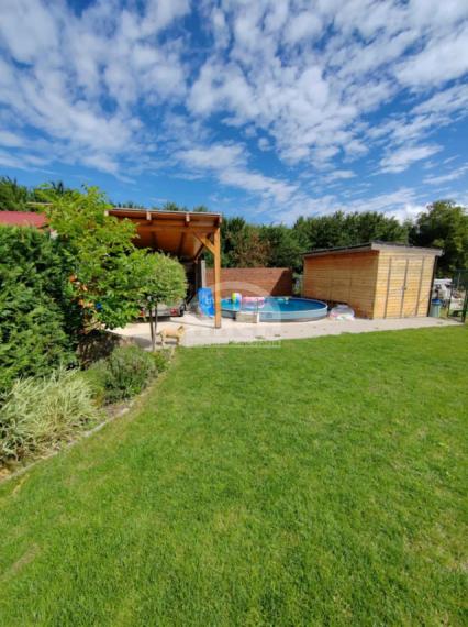 Rodinný dom s krásnym pozemkom  v obci Petrikovce