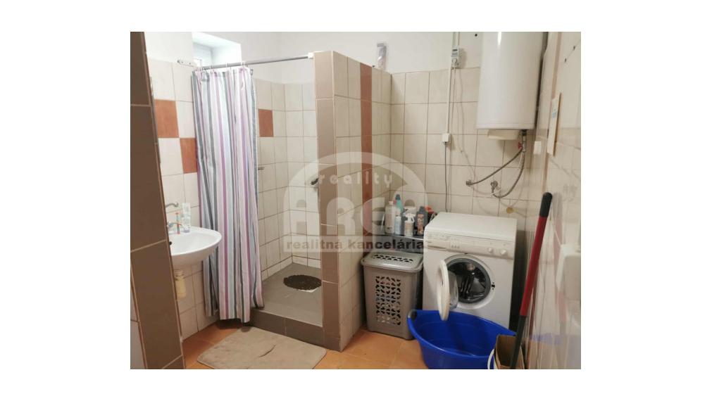 Rodinný dom s krásnym pozemkom  v obci Petrikovce