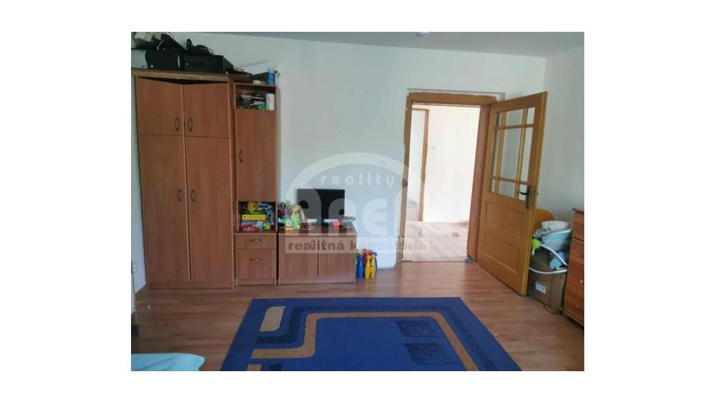 Rodinný dom s krásnym pozemkom  v obci Petrikovce