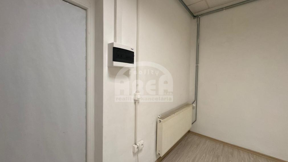 Na prenájom obchodné/ skladové priestory v OC Idea, Mi