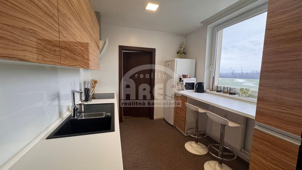 Na prenájom 4- izbový byt na sídlisku SNP v Michalovciach