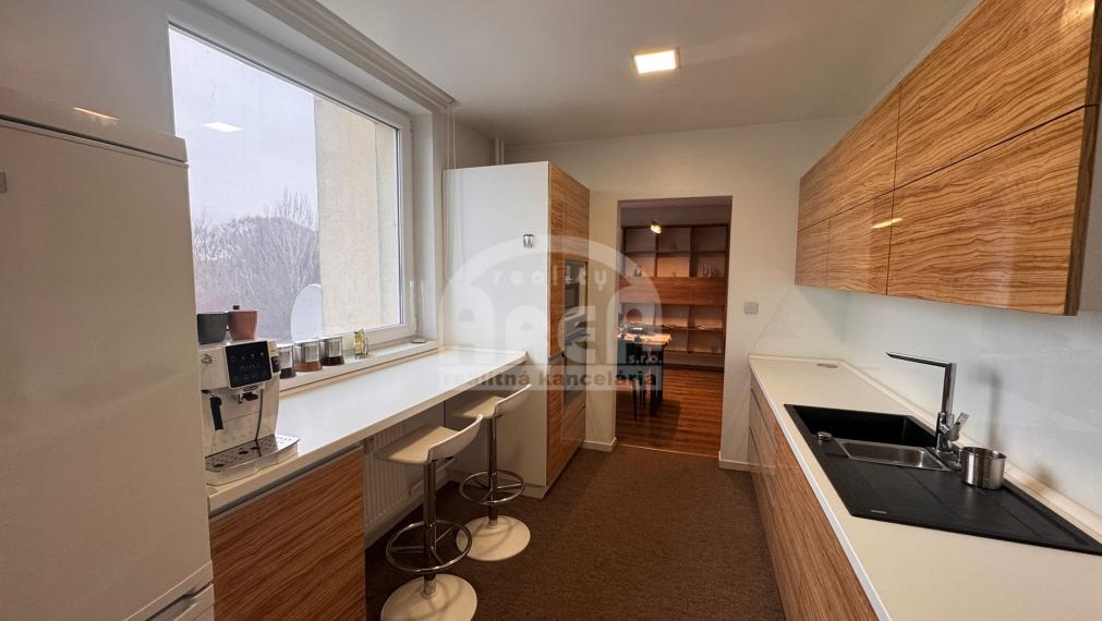 Na prenájom 4- izbový byt na sídlisku SNP v Michalovciach