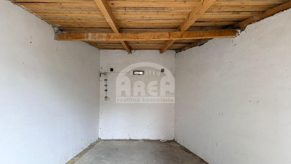 Na prenájom garáž + státie na sídlisku SNP v Michalovciach