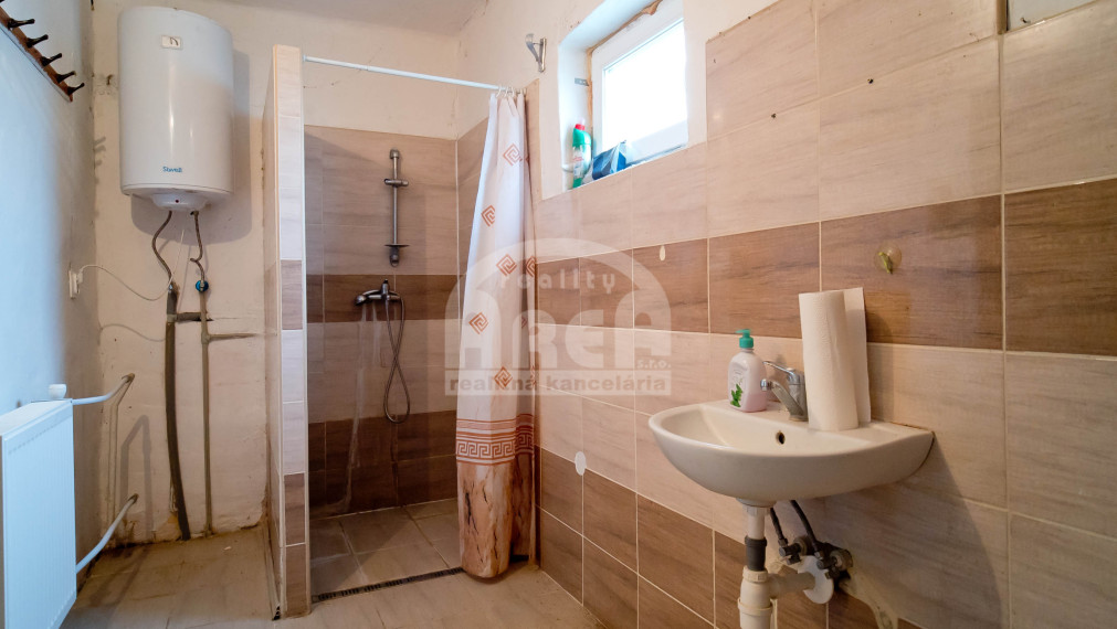 SKVELÁ ZĽAVA! Rodinný dom v pokojnej obci Lastomír