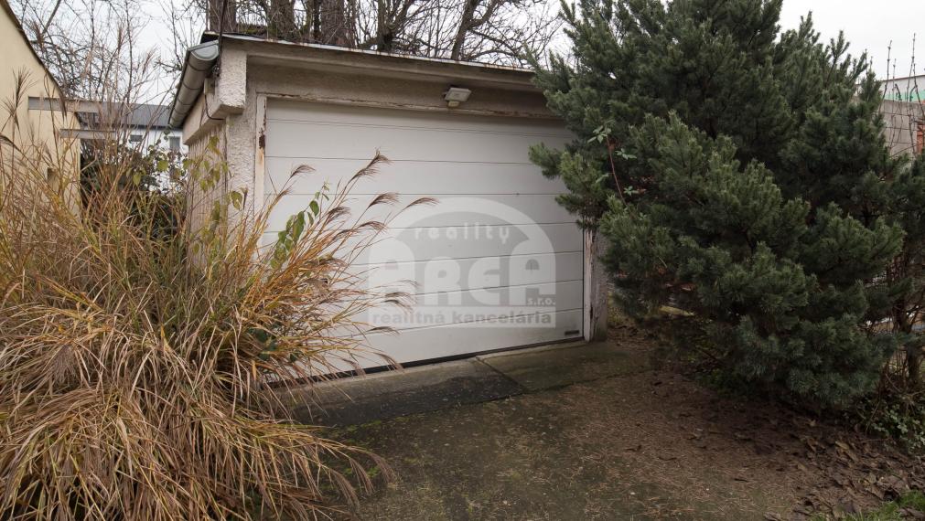 Tehlový 3- izbový byt s pozemkom na ulici S. Chalupku v Mi