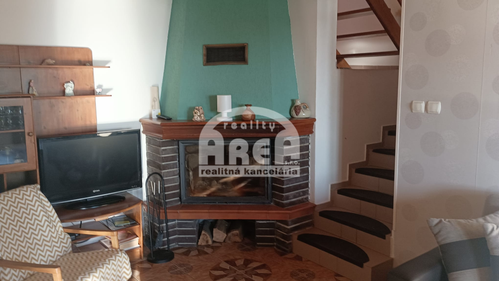 Krásna dvojpodlažná chata s nádherným výhľadom nad Viniankou