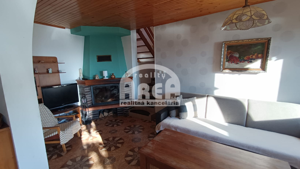 Krásna dvojpodlažná chata s nádherným výhľadom nad Viniankou