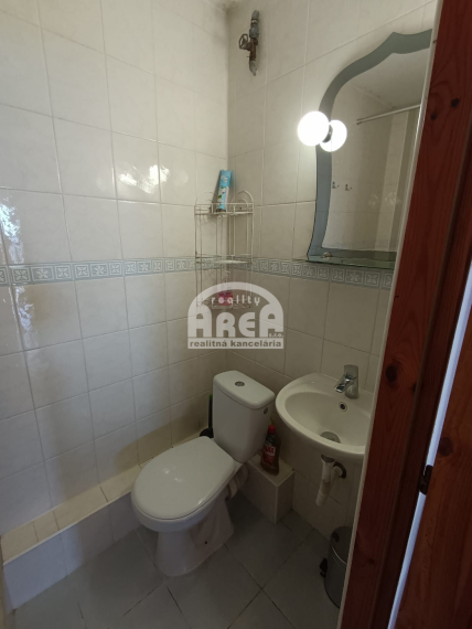 Krásna dvojpodlažná chata s nádherným výhľadom nad Viniankou