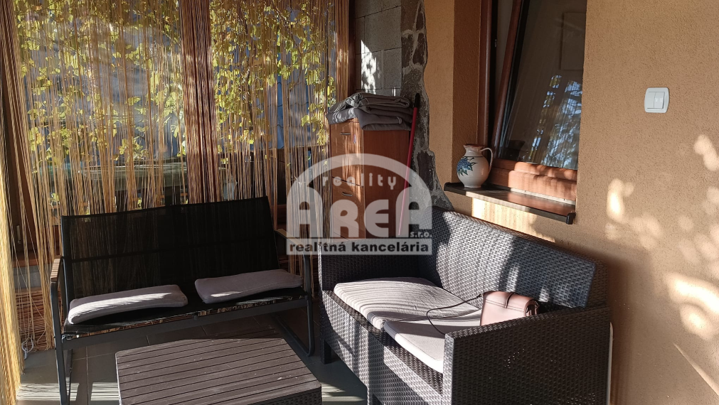 Krásna dvojpodlažná chata s nádherným výhľadom nad Viniankou