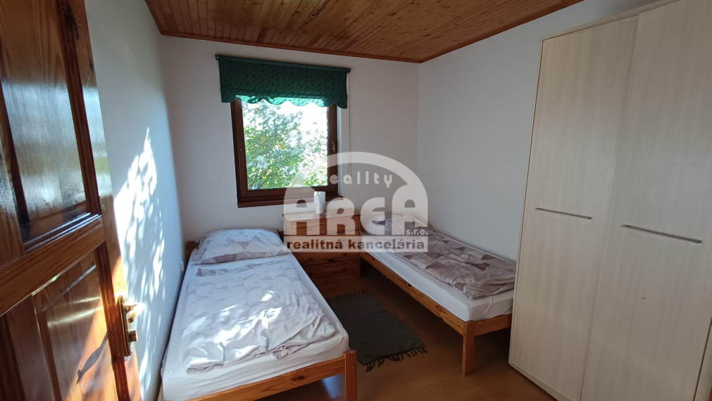 Krásna dvojpodlažná chata s nádherným výhľadom nad Viniankou