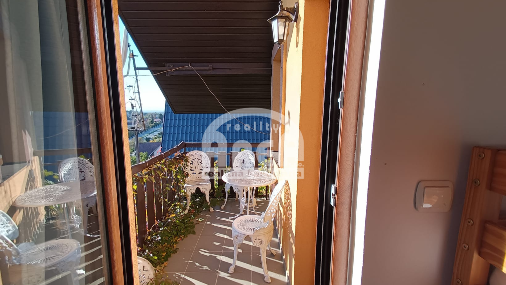 Krásna dvojpodlažná chata s nádherným výhľadom nad Viniankou