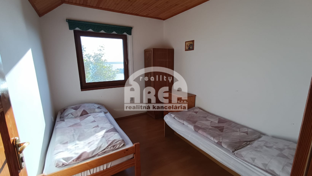 Krásna dvojpodlažná chata s nádherným výhľadom nad Viniankou