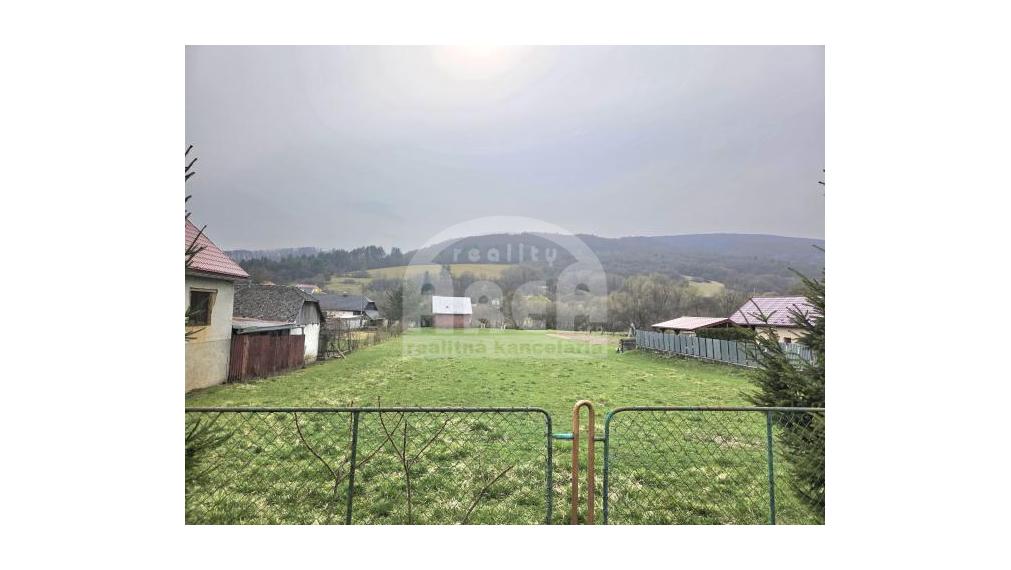 Veľkorysý pozemok so záhradnou chatkou v obci Ubľa