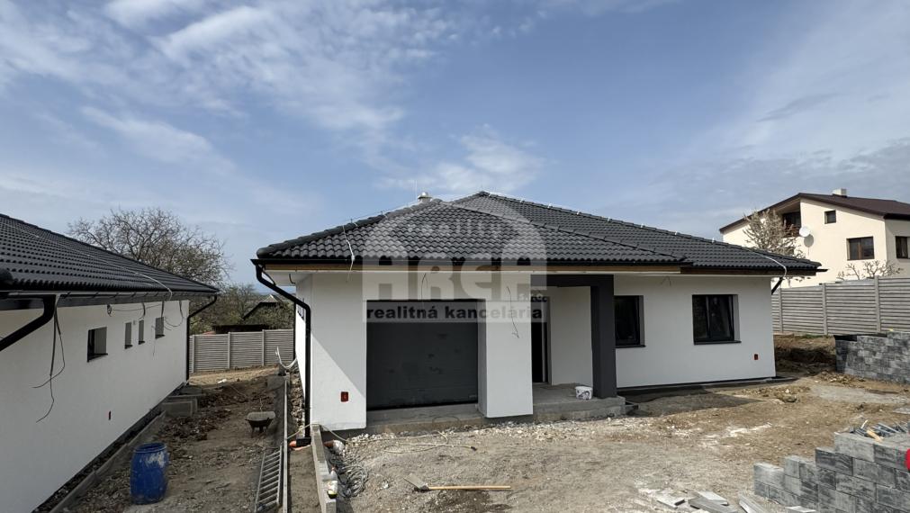 Moderná novostavba rodinného domu v obci Vinné