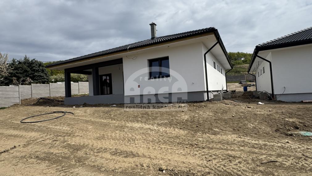 Moderná novostavba rodinného domu v obci Vinné