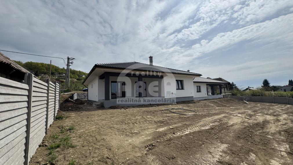 Moderná novostavba rodinného domu v obci Vinné